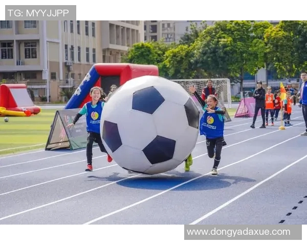 小学女孩足球热潮兴起让更多女孩在绿茵场上绽放自信与活力